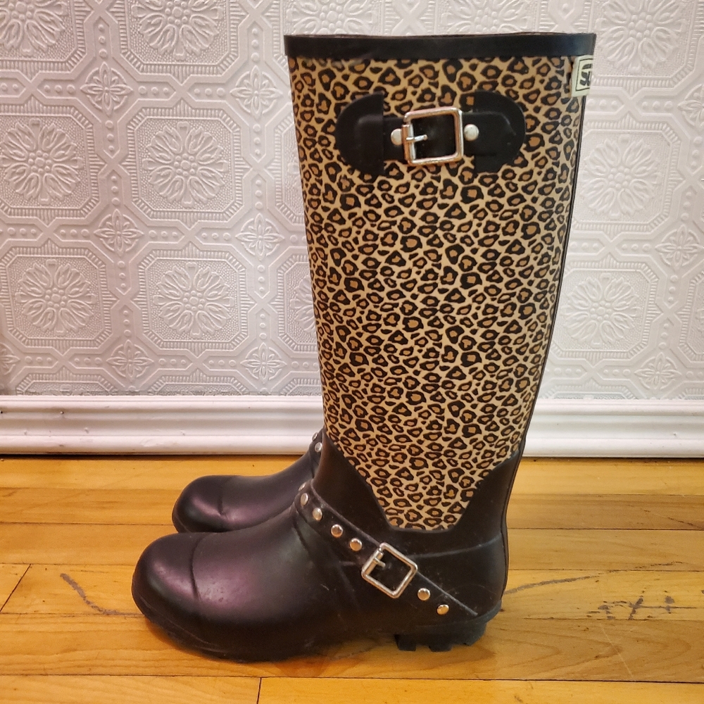 Leopard rain boots